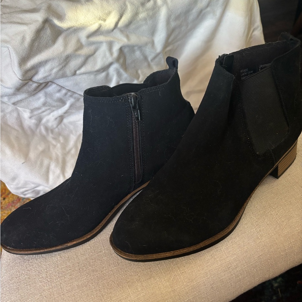 White Mountain Black Ankle Boots with Zipper